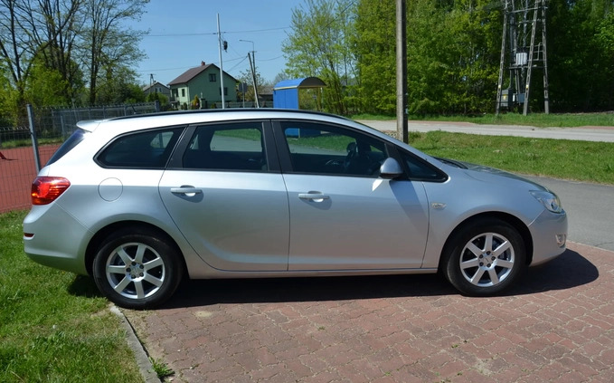 Opel Astra cena 26900 przebieg: 183000, rok produkcji 2012 z Przysucha małe 254